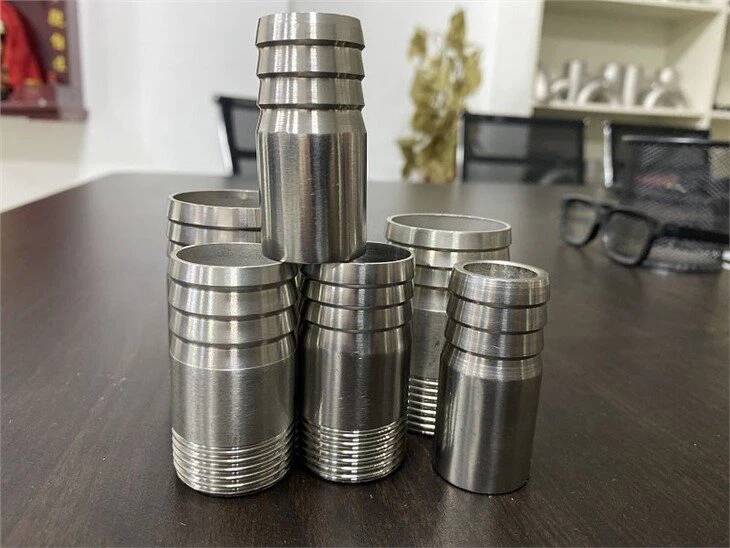 Ниппель для шланга с резьбой Bspt из нержавеющей стали